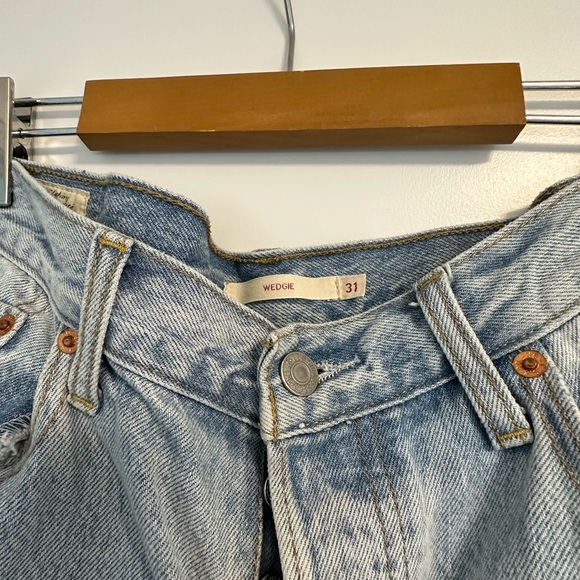 Levi ripped wedgie jeans!! - Picture 3 of 4